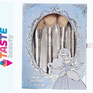 Taste Beauty X Disney Princess Cinderella Cosmetic Brush Set